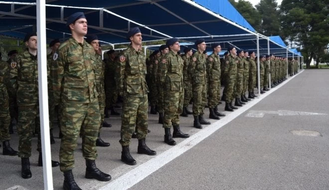 Πρόταση ΕΛΙΑΜΕΠ: Αύξηση στρατιωτικής θητείας και στράτευση γυναικών